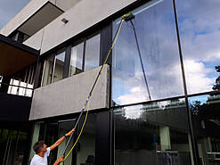 Glas- & Jalousienreinigung