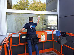 Glas- & Jalousienreinigung