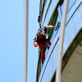 Glas- & Jalousienreinigung